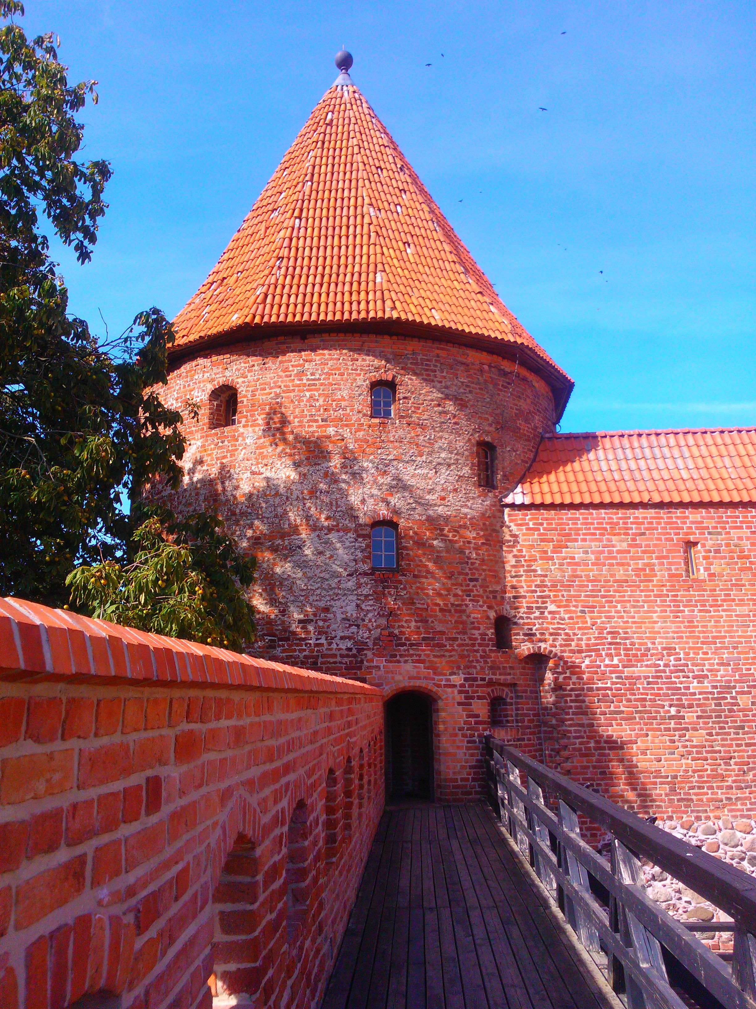 https://mdw-travel-data-us-east-1.s3.amazonaws.com/img/country/Poland/Bytow-Castle/img_03.jpg