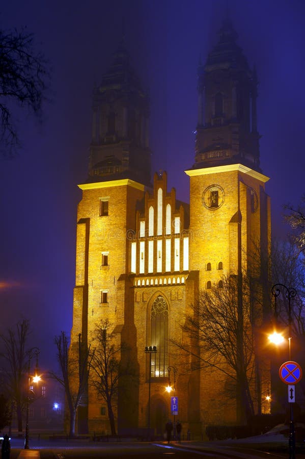 https://mdw-travel-data-us-east-1.s3.amazonaws.com/img/country/Poland/Cathedral-Island/img_00.jpg