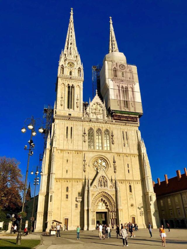 https://mdw-travel-data-us-east-1.s3.amazonaws.com/img/country/Poland/Cathedral-of-the-Assumption-of-the-Blessed-Virgin-Mary/img_00.jpg