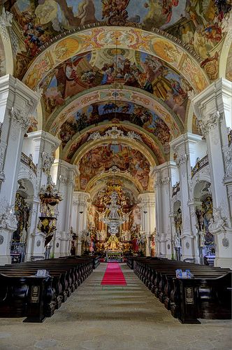 https://mdw-travel-data-us-east-1.s3.amazonaws.com/img/country/Poland/Cathedral-of-the-Assumption-of-the-Blessed-Virgin-Mary/img_01.jpg