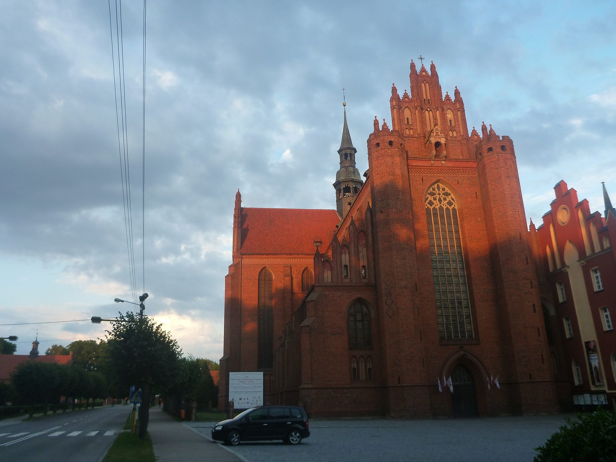 https://mdw-travel-data-us-east-1.s3.amazonaws.com/img/country/Poland/Cistercian-Abbey-in-Pelplin/img_01.jpg
