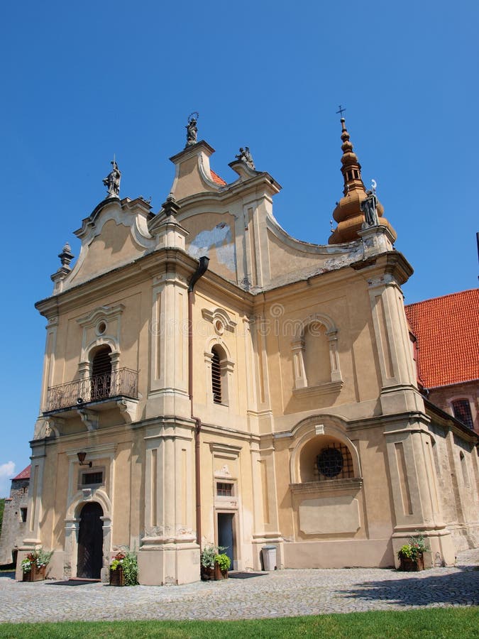 https://mdw-travel-data-us-east-1.s3.amazonaws.com/img/country/Poland/Cistercian-monastery-in-Byszewo/img_02.jpg