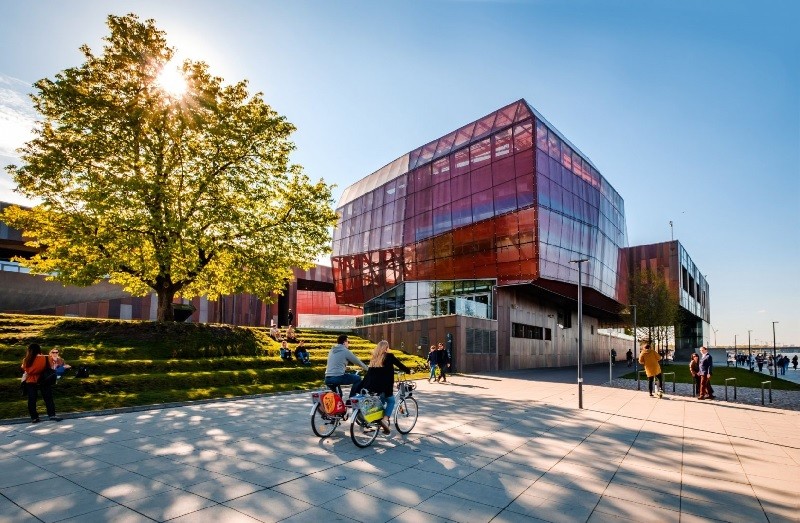 https://mdw-travel-data-us-east-1.s3.amazonaws.com/img/country/Poland/Copernicus-Science-Centre/img_00.jpg