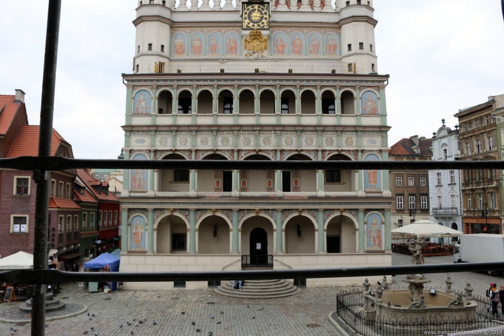 https://mdw-travel-data-us-east-1.s3.amazonaws.com/img/country/Poland/Croissant-Sculpture/img_00.jpg
