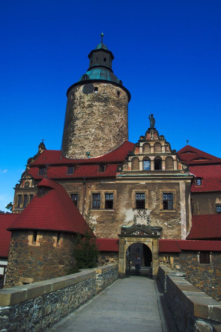 https://mdw-travel-data-us-east-1.s3.amazonaws.com/img/country/Poland/Czocha-Castle/img_02.jpg