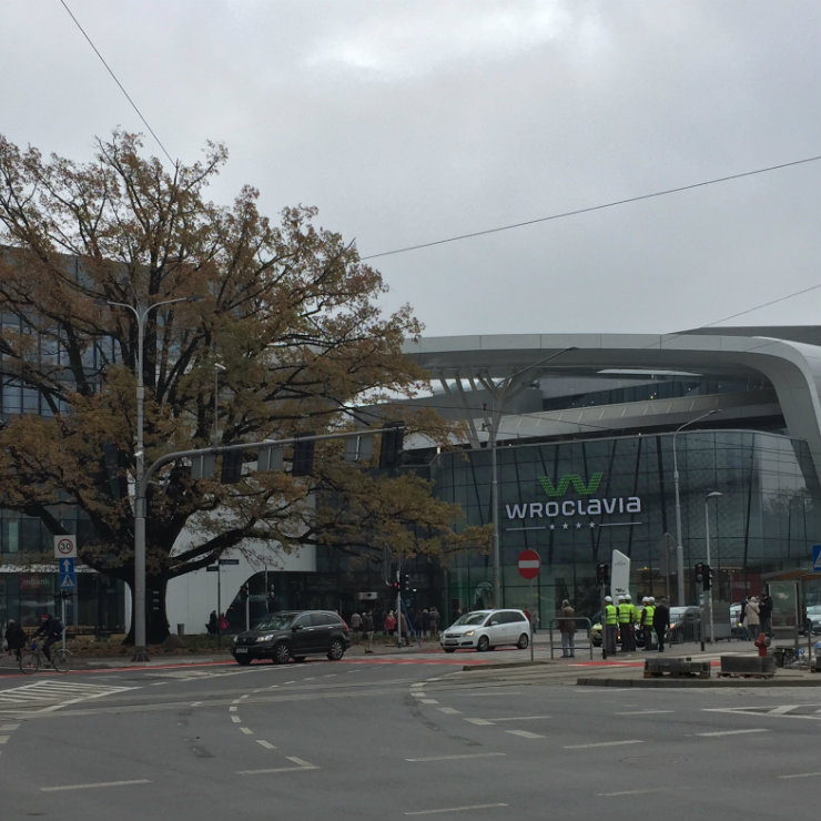 https://mdw-travel-data-us-east-1.s3.amazonaws.com/img/country/Poland/Echo-Shopping-Center/img_03.jpg