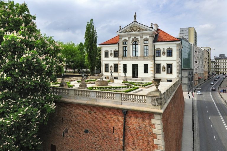 https://mdw-travel-data-us-east-1.s3.amazonaws.com/img/country/Poland/Fryderyk-Chopin-Museum/img_02.jpg