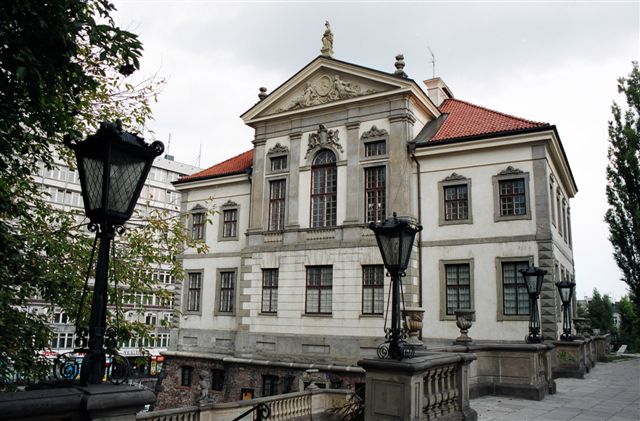 https://mdw-travel-data-us-east-1.s3.amazonaws.com/img/country/Poland/Fryderyk-Chopin-Museum/img_03.jpg