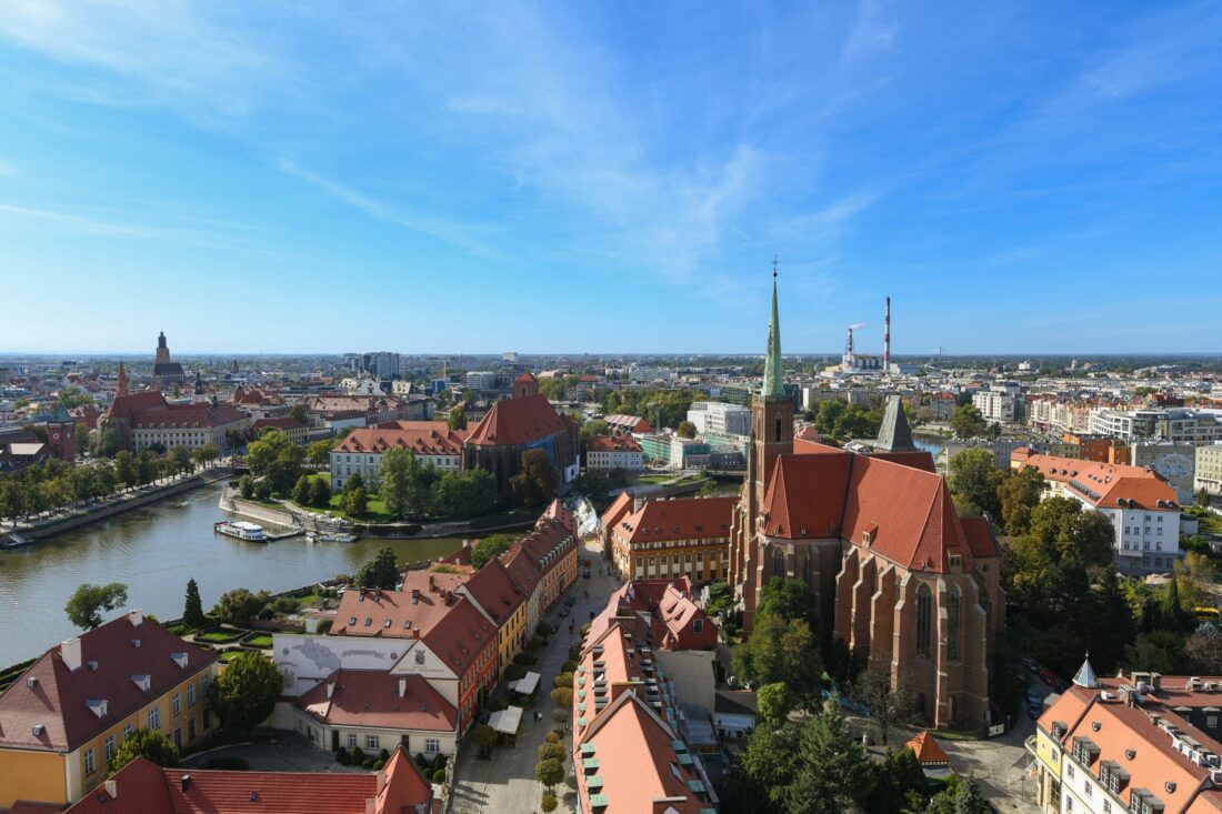 https://mdw-travel-data-us-east-1.s3.amazonaws.com/img/country/Poland/Galeria-Rzeszow/img_01.jpg