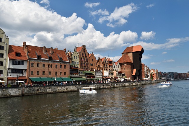 https://mdw-travel-data-us-east-1.s3.amazonaws.com/img/country/Poland/Gdansk-Crane/img_02.jpg
