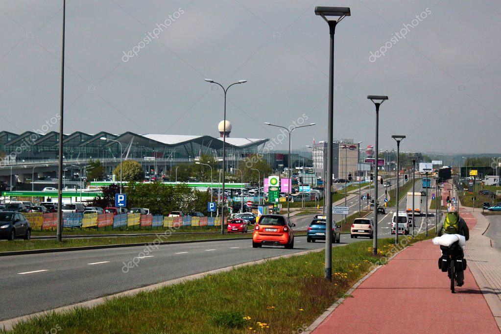 https://mdw-travel-data-us-east-1.s3.amazonaws.com/img/country/Poland/Gdansk-Lech-Walesa-Airport/img_04.jpg
