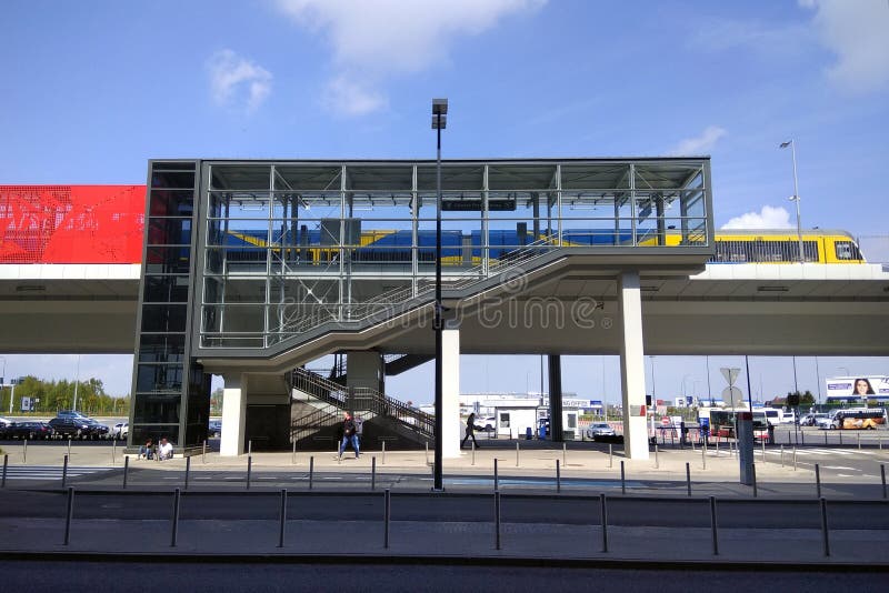 https://mdw-travel-data-us-east-1.s3.amazonaws.com/img/country/Poland/Gdansk-Lech-Walesa-Airport/img_05.jpg