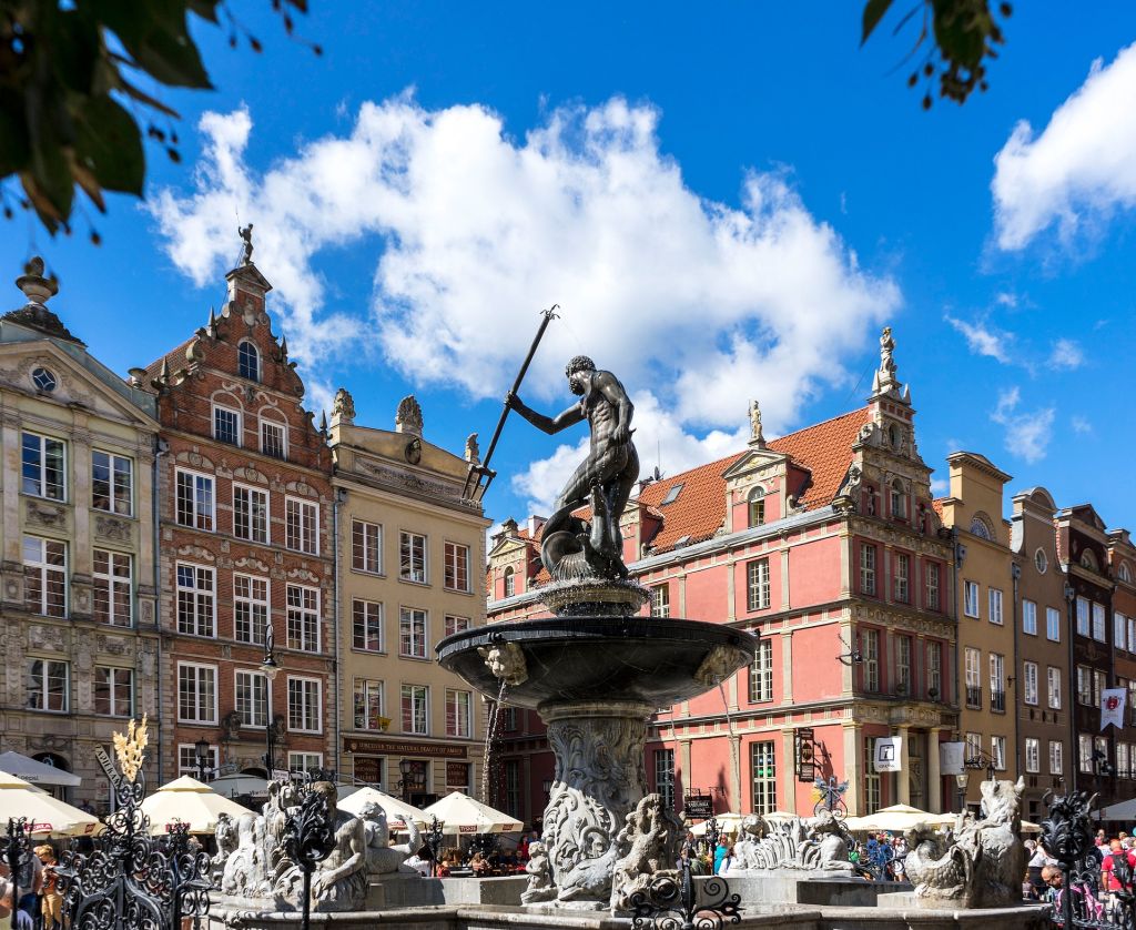 https://mdw-travel-data-us-east-1.s3.amazonaws.com/img/country/Poland/Gdansk-Old-Town/img_00.jpg