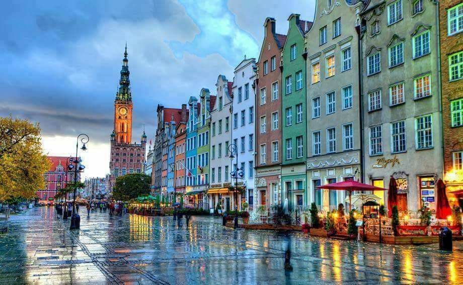 https://mdw-travel-data-us-east-1.s3.amazonaws.com/img/country/Poland/Gdansk-Old-Town/img_03.jpg