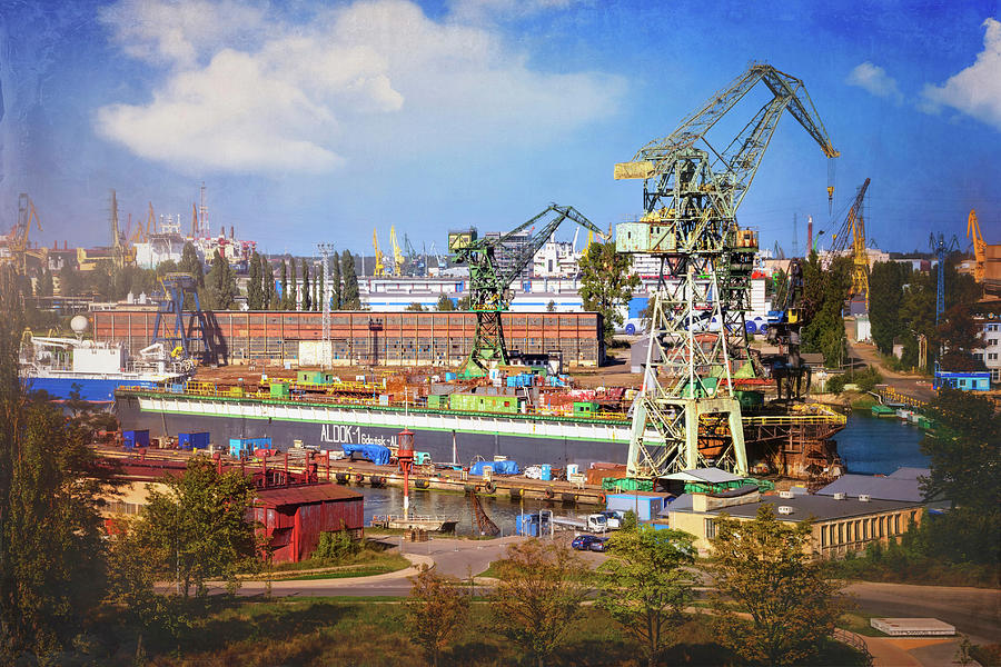 https://mdw-travel-data-us-east-1.s3.amazonaws.com/img/country/Poland/Gdansk-Shipyard/img_00.jpg