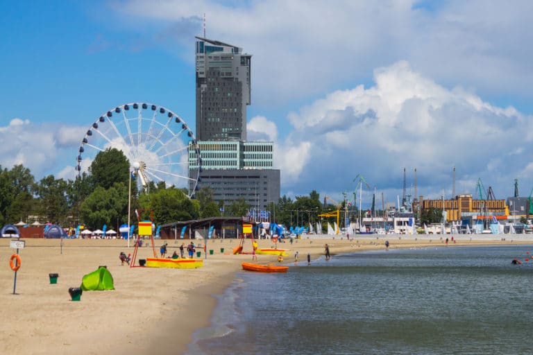 https://mdw-travel-data-us-east-1.s3.amazonaws.com/img/country/Poland/Gdynia-City-Beach/img_01.jpg