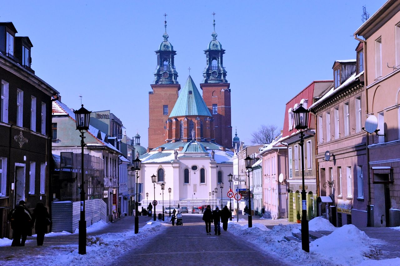 https://mdw-travel-data-us-east-1.s3.amazonaws.com/img/country/Poland/Gniezno-Town-Hall/img_00.jpg
