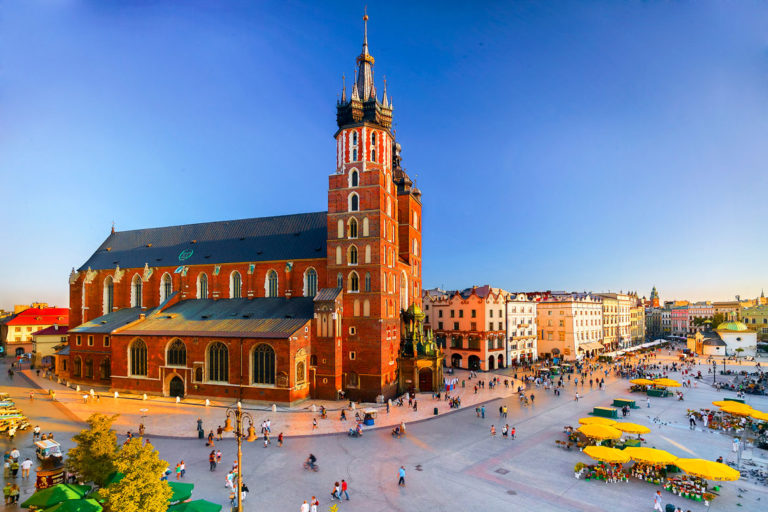 https://mdw-travel-data-us-east-1.s3.amazonaws.com/img/country/Poland/Goscim-Forest/img_00.jpg