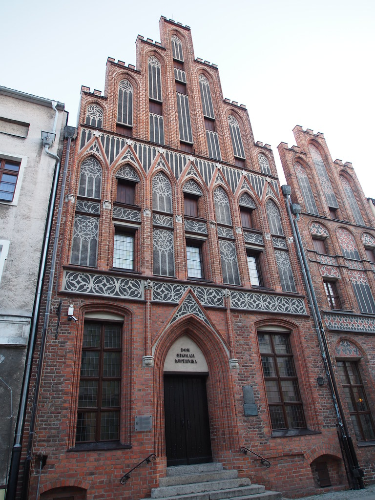 https://mdw-travel-data-us-east-1.s3.amazonaws.com/img/country/Poland/House-of-Nicolaus-Copernicus/img_02.jpg
