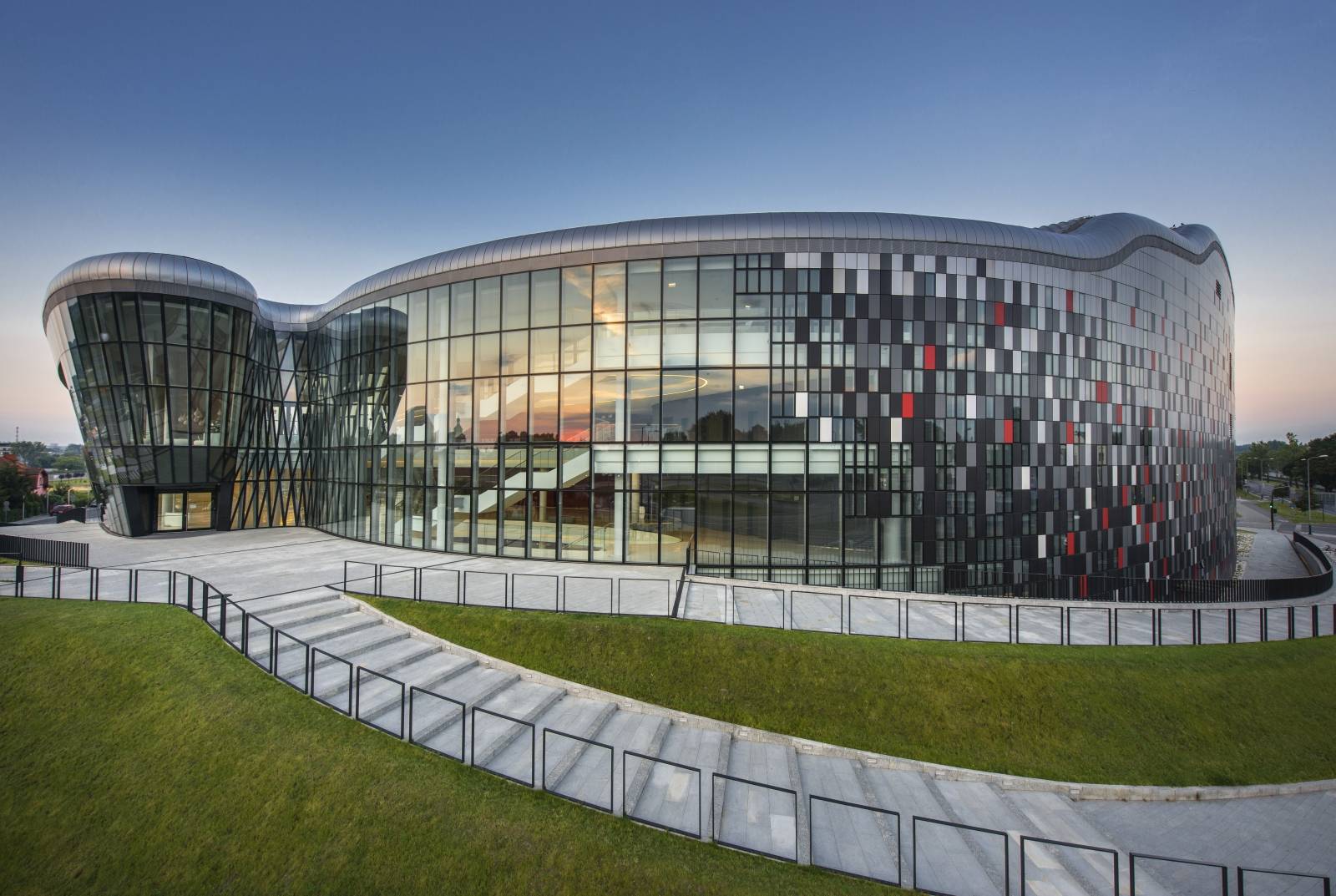 https://mdw-travel-data-us-east-1.s3.amazonaws.com/img/country/Poland/ICE-Krakow-Congress-Centre/img_03.jpg