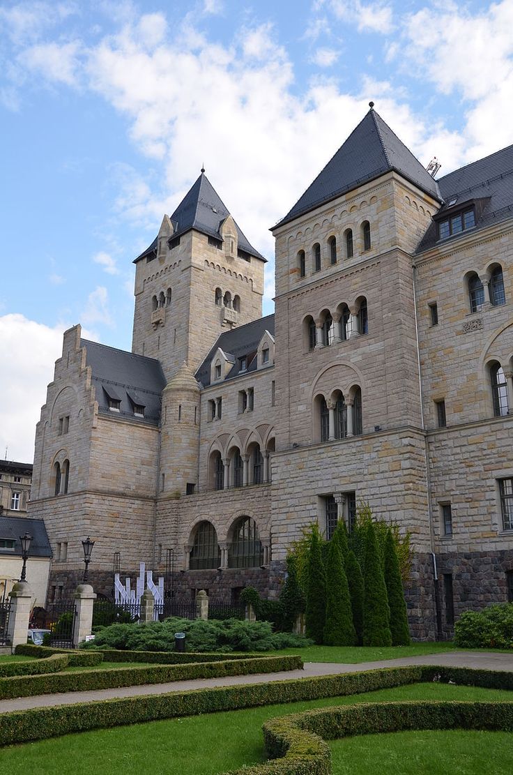 https://mdw-travel-data-us-east-1.s3.amazonaws.com/img/country/Poland/Imperial-Castle/img_00.jpg
