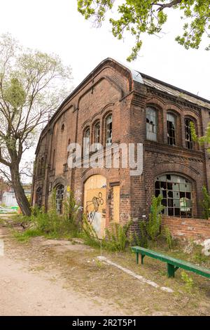 https://mdw-travel-data-us-east-1.s3.amazonaws.com/img/country/Poland/Imperial-Shipyard-Crane--Zuraw-/img_02.jpg