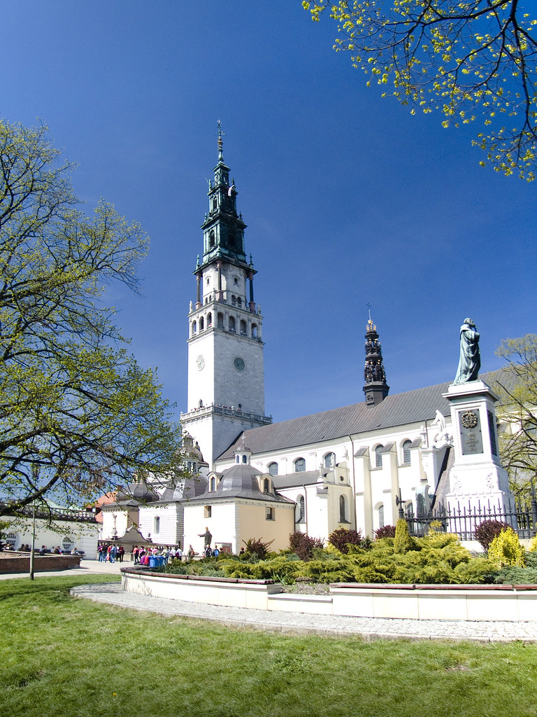 https://mdw-travel-data-us-east-1.s3.amazonaws.com/img/country/Poland/Jasna-Gora-Monastery/img_02.jpg