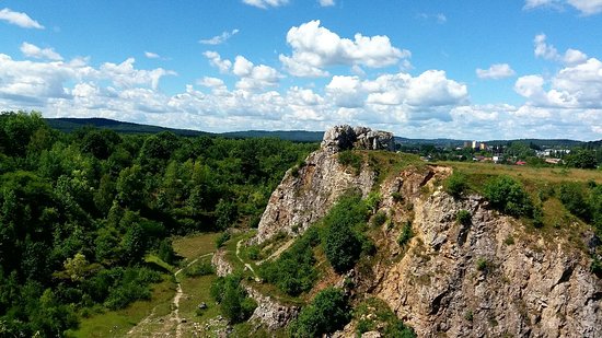 https://mdw-travel-data-us-east-1.s3.amazonaws.com/img/country/Poland/Kadzielnia-Park/img_00.jpg