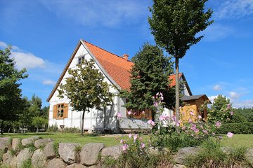 https://mdw-travel-data-us-east-1.s3.amazonaws.com/img/country/Poland/Kashubian-Ethnographic-Park-in-Wdzydze-Kiszewskie/img_02.jpg