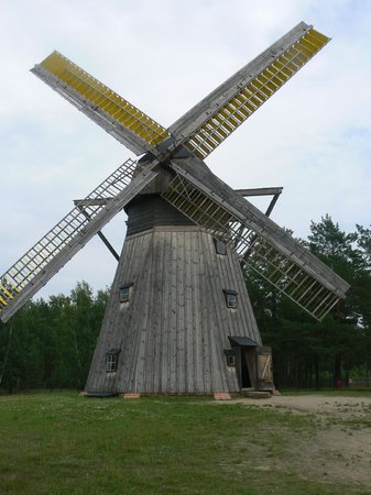 https://mdw-travel-data-us-east-1.s3.amazonaws.com/img/country/Poland/Kashubian-Ethnographic-Park/img_00.jpg