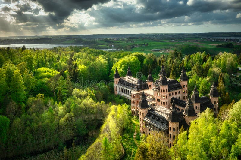 https://mdw-travel-data-us-east-1.s3.amazonaws.com/img/country/Poland/Kashubian-Swiss/img_01.jpg
