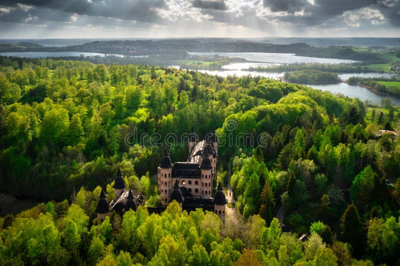 https://mdw-travel-data-us-east-1.s3.amazonaws.com/img/country/Poland/Kashubian-Swiss/img_03.jpg