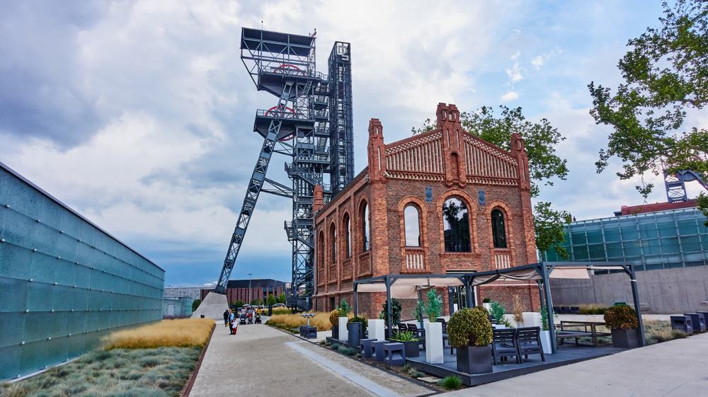 https://mdw-travel-data-us-east-1.s3.amazonaws.com/img/country/Poland/Katowice-Forest-Park/img_01.jpg