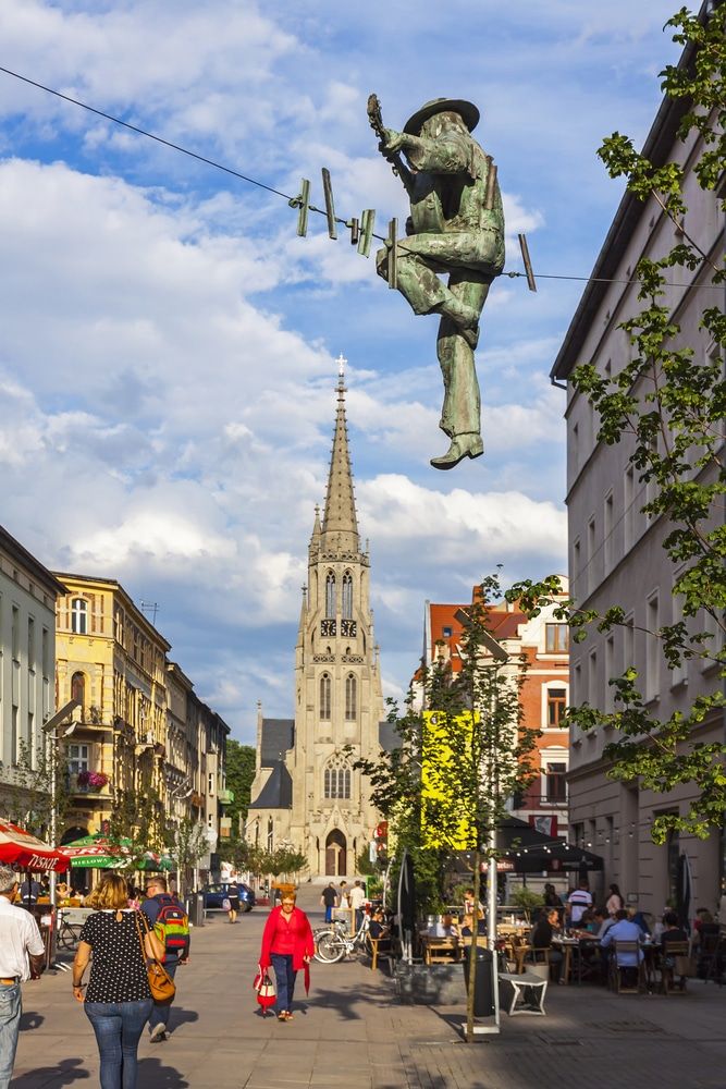 https://mdw-travel-data-us-east-1.s3.amazonaws.com/img/country/Poland/Katowice-Forest-Park/img_03.jpg