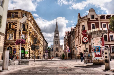 https://mdw-travel-data-us-east-1.s3.amazonaws.com/img/country/Poland/Katowice-Market-Square/img_03.jpg