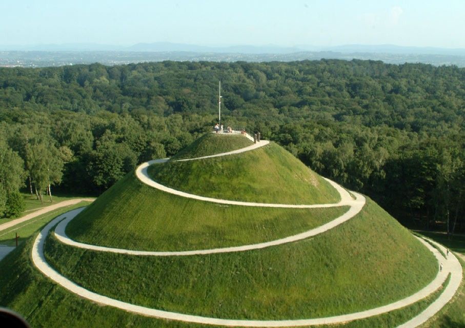 https://mdw-travel-data-us-east-1.s3.amazonaws.com/img/country/Poland/Kosciuszko-Mound-Museum/img_01.jpg