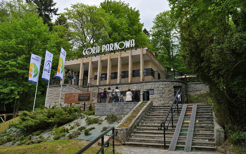https://mdw-travel-data-us-east-1.s3.amazonaws.com/img/country/Poland/Krynica---Gora-Parkowa/img_03.jpg