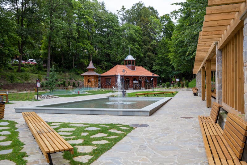 https://mdw-travel-data-us-east-1.s3.amazonaws.com/img/country/Poland/Krynica-promenade/img_03.jpg