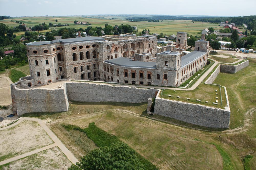 https://mdw-travel-data-us-east-1.s3.amazonaws.com/img/country/Poland/Krzyztopor-Castle/img_02.jpg
