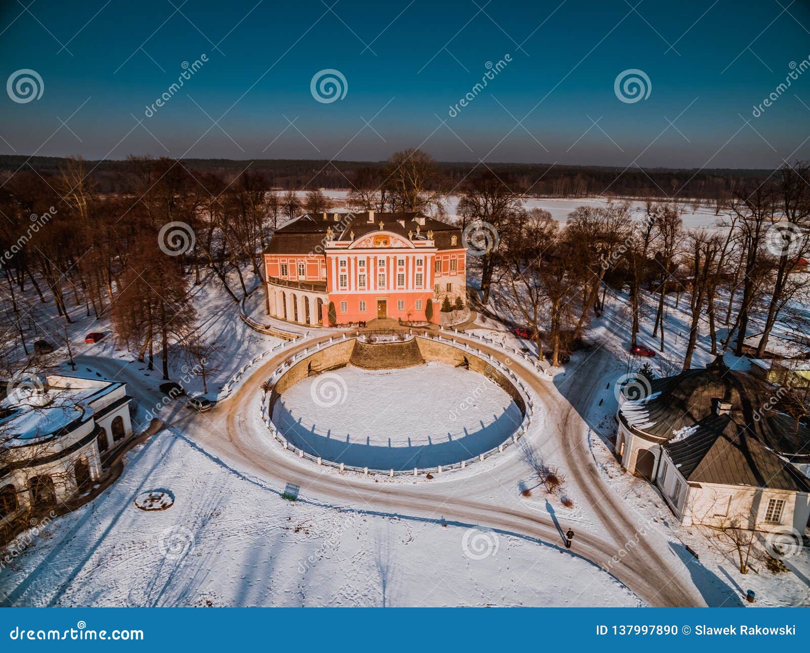 https://mdw-travel-data-us-east-1.s3.amazonaws.com/img/country/Poland/Kurozweki-Palace/img_03.jpg