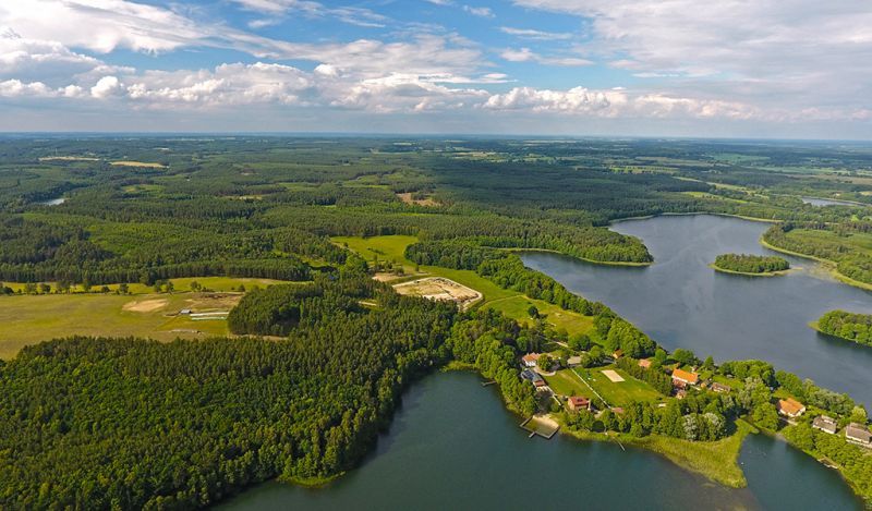 https://mdw-travel-data-us-east-1.s3.amazonaws.com/img/country/Poland/Lake-Drawsko/img_02.jpg
