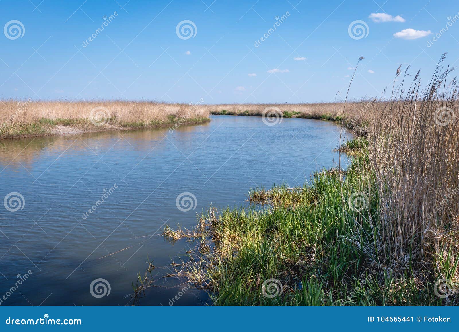 https://mdw-travel-data-us-east-1.s3.amazonaws.com/img/country/Poland/Lake-Jamno/img_02.jpg