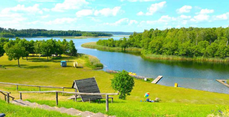 https://mdw-travel-data-us-east-1.s3.amazonaws.com/img/country/Poland/Lake-Myczkowskie/img_03.jpg