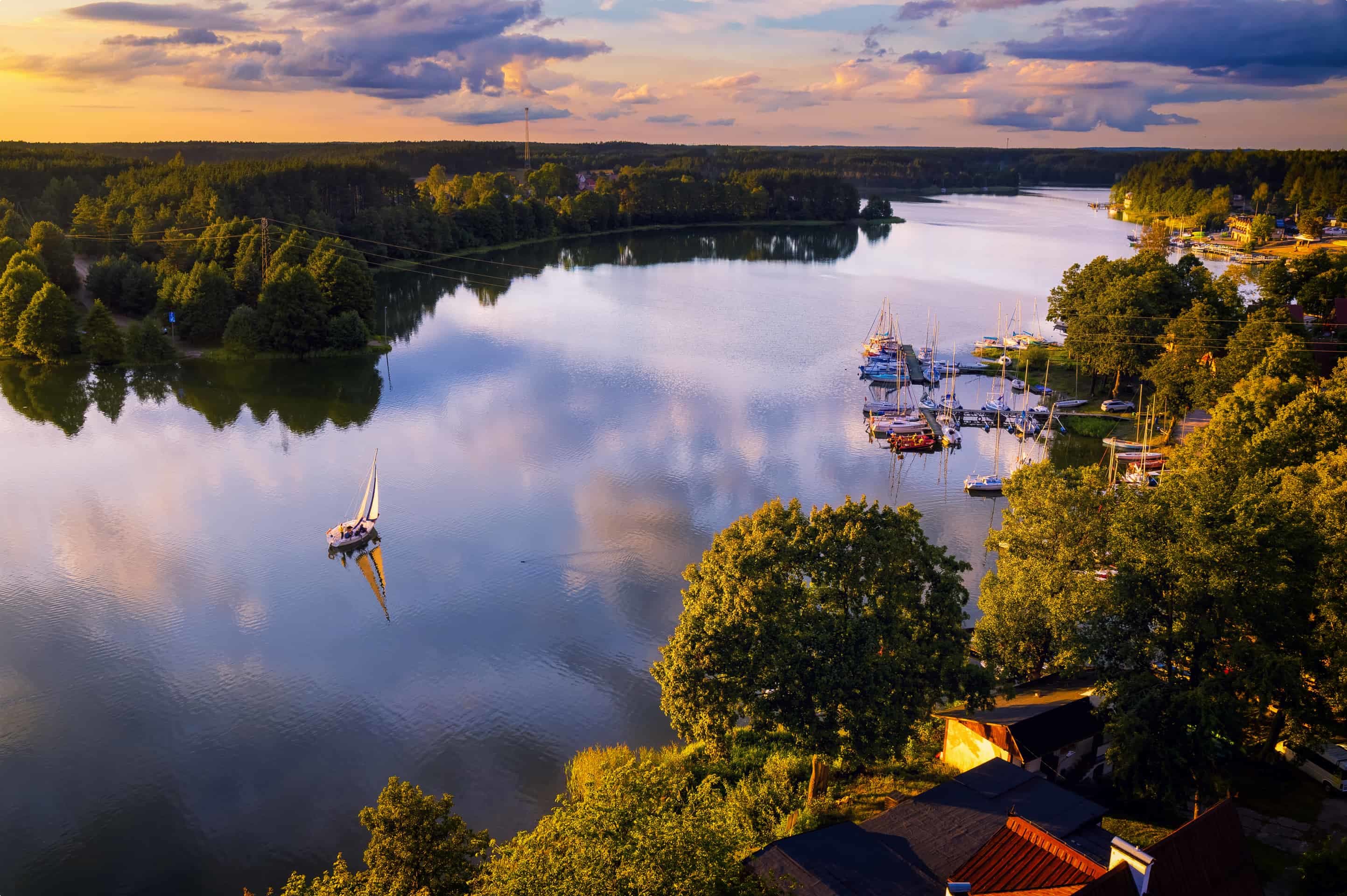 https://mdw-travel-data-us-east-1.s3.amazonaws.com/img/country/Poland/Lake-Ostrowieckie/img_02.jpg