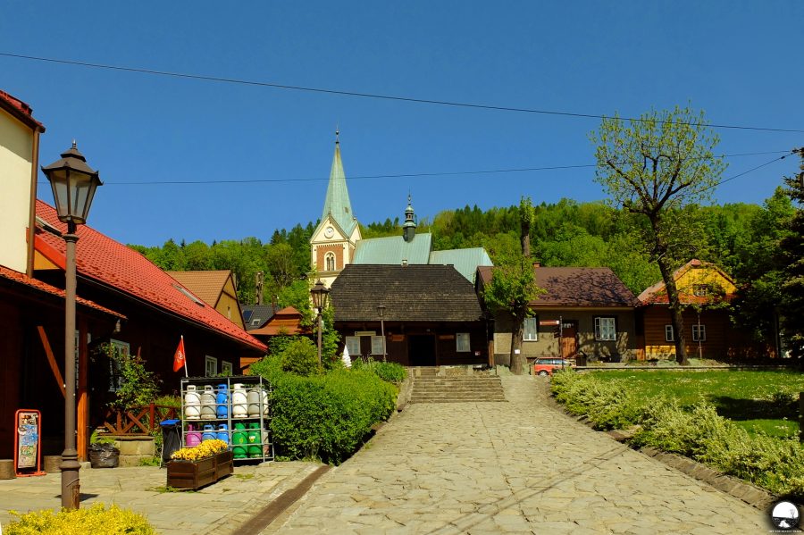 https://mdw-travel-data-us-east-1.s3.amazonaws.com/img/country/Poland/Lanckorona/img_01.jpg
