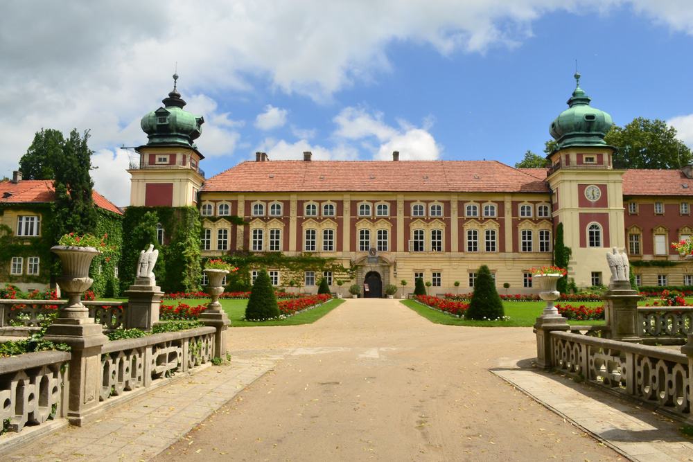 https://mdw-travel-data-us-east-1.s3.amazonaws.com/img/country/Poland/Lancut-Castle/img_00.jpg