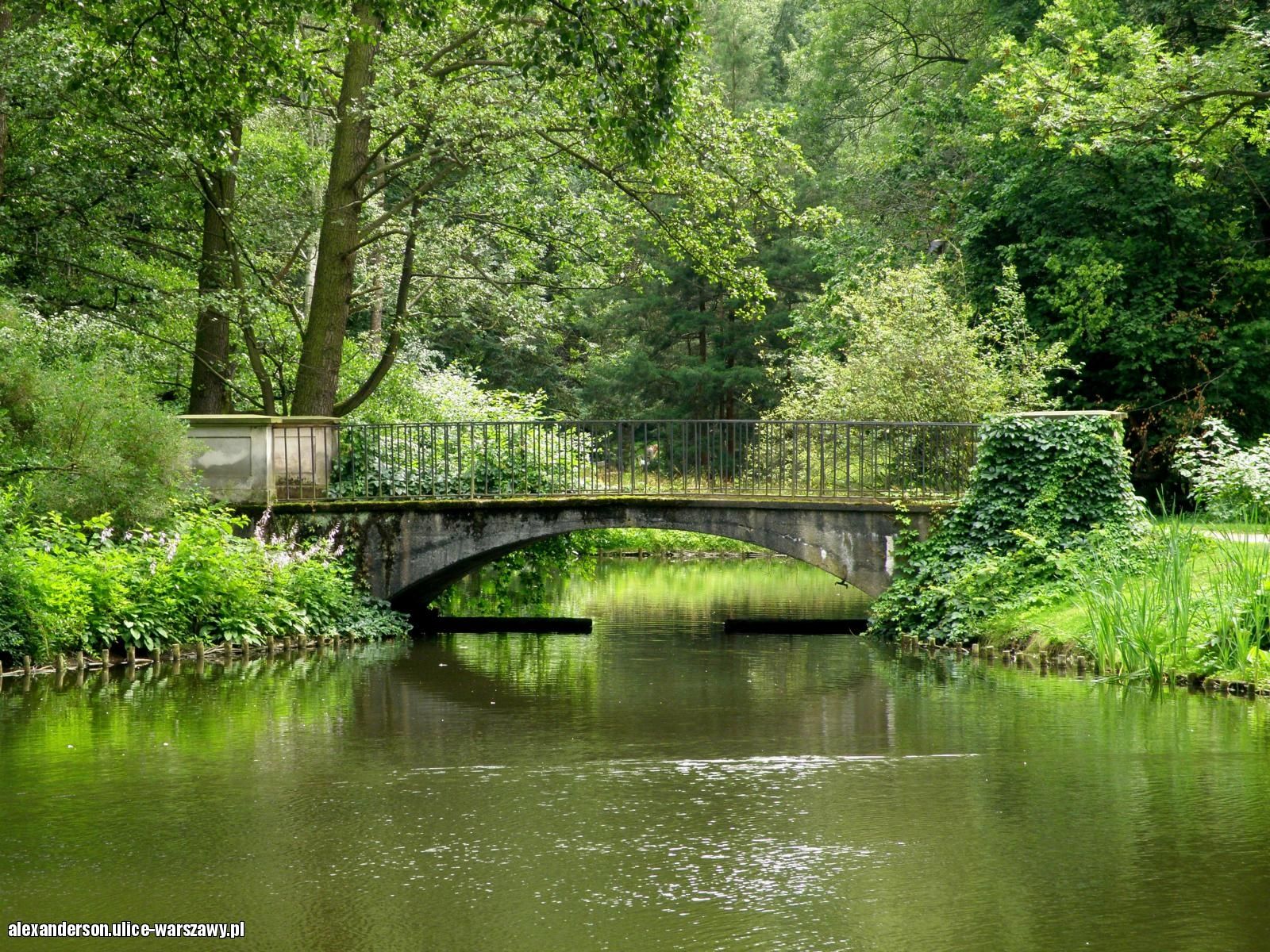 https://mdw-travel-data-us-east-1.s3.amazonaws.com/img/country/Poland/Lazienki-Park/img_02.jpg
