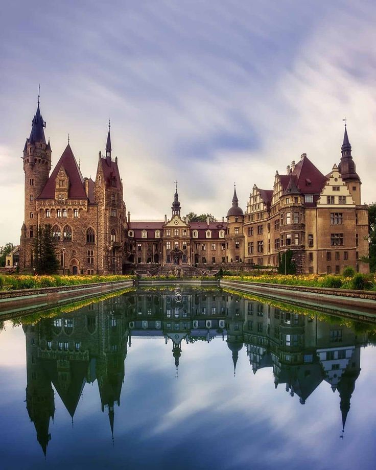 https://mdw-travel-data-us-east-1.s3.amazonaws.com/img/country/Poland/Leaning-Tower/img_02.jpg
