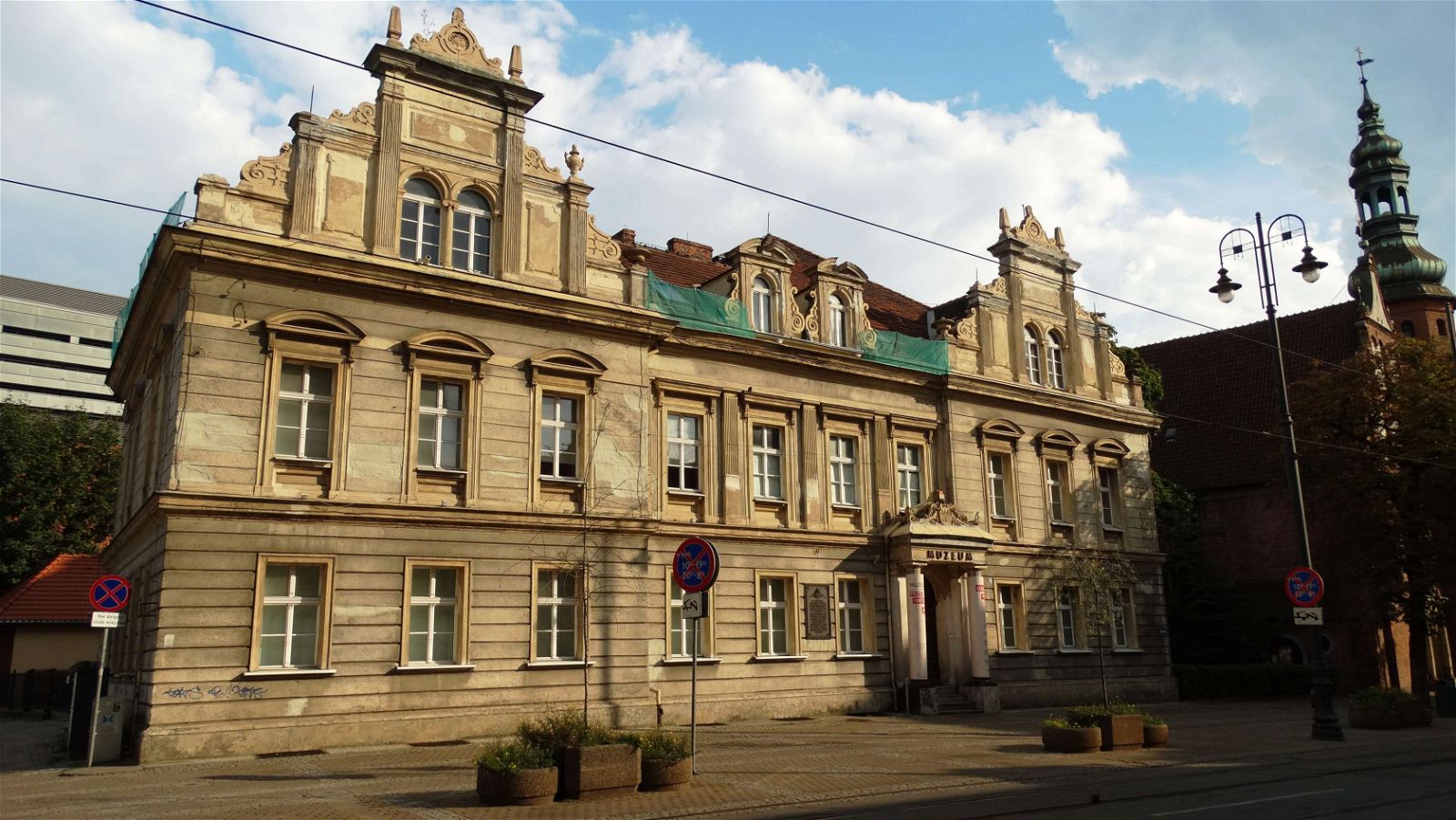 https://mdw-travel-data-us-east-1.s3.amazonaws.com/img/country/Poland/Leon-Wyczolkowski-Museum/img_01.jpg