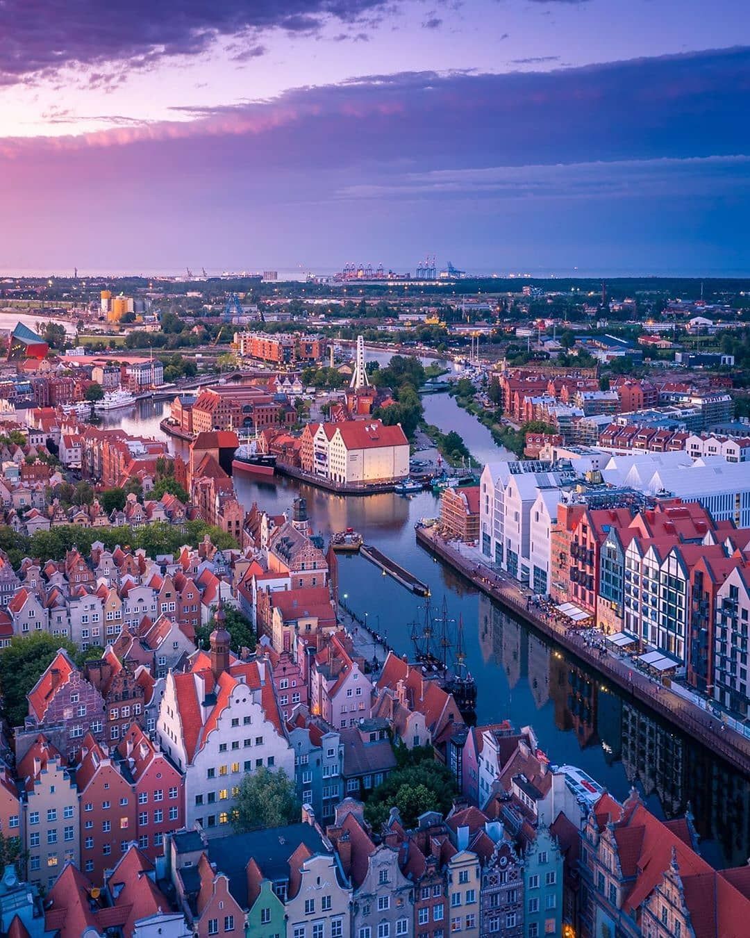 https://mdw-travel-data-us-east-1.s3.amazonaws.com/img/country/Poland/Lezajsk/img_02.jpg